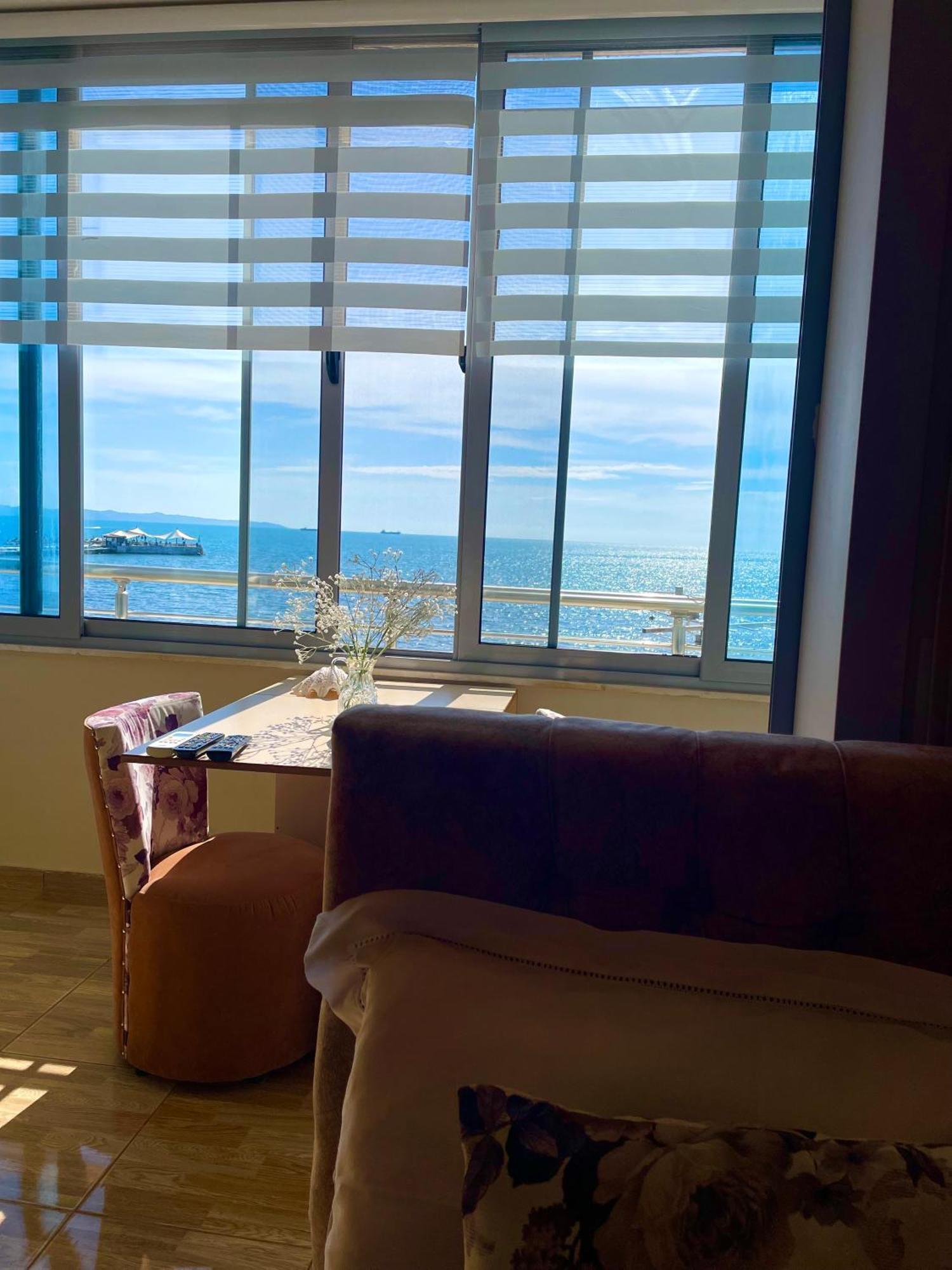 Cozy Beachfront Room ドゥラス エクステリア 写真