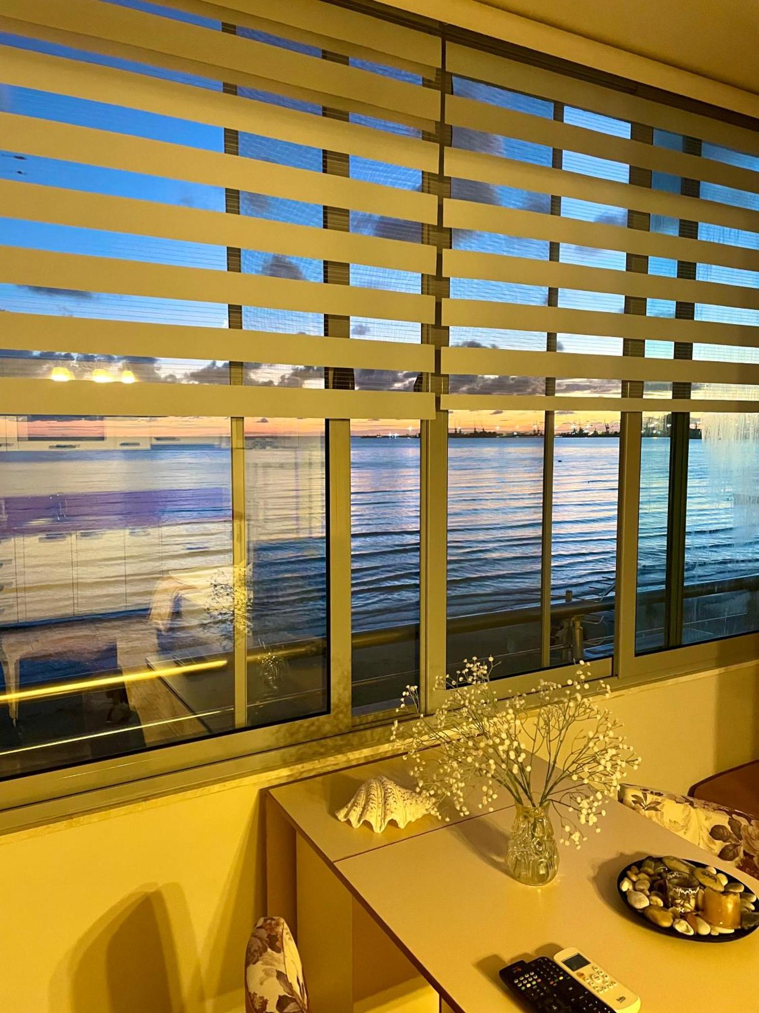 Cozy Beachfront Room ドゥラス エクステリア 写真