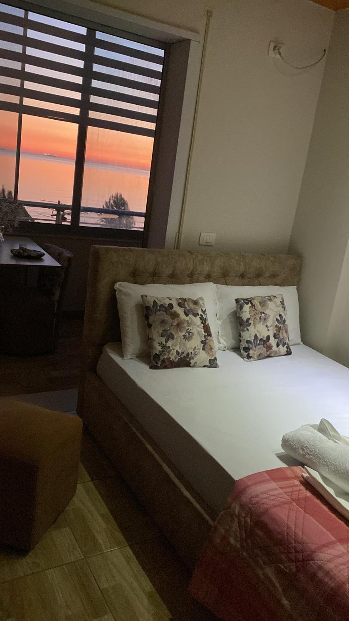 Cozy Beachfront Room ドゥラス エクステリア 写真